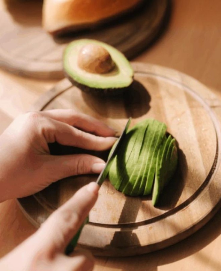 tostadas con aguacate y huevo poché